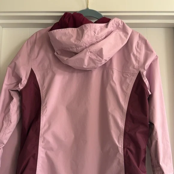 Columbia Rainjacket. Women’s size medium - Picture 5 of 11